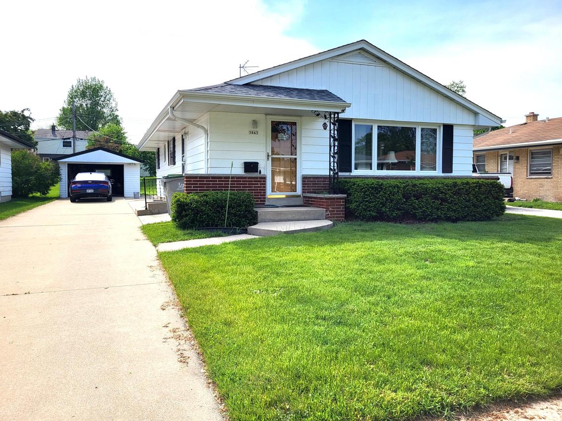 3843 S 95th St, Milwaukee, WI 53228
