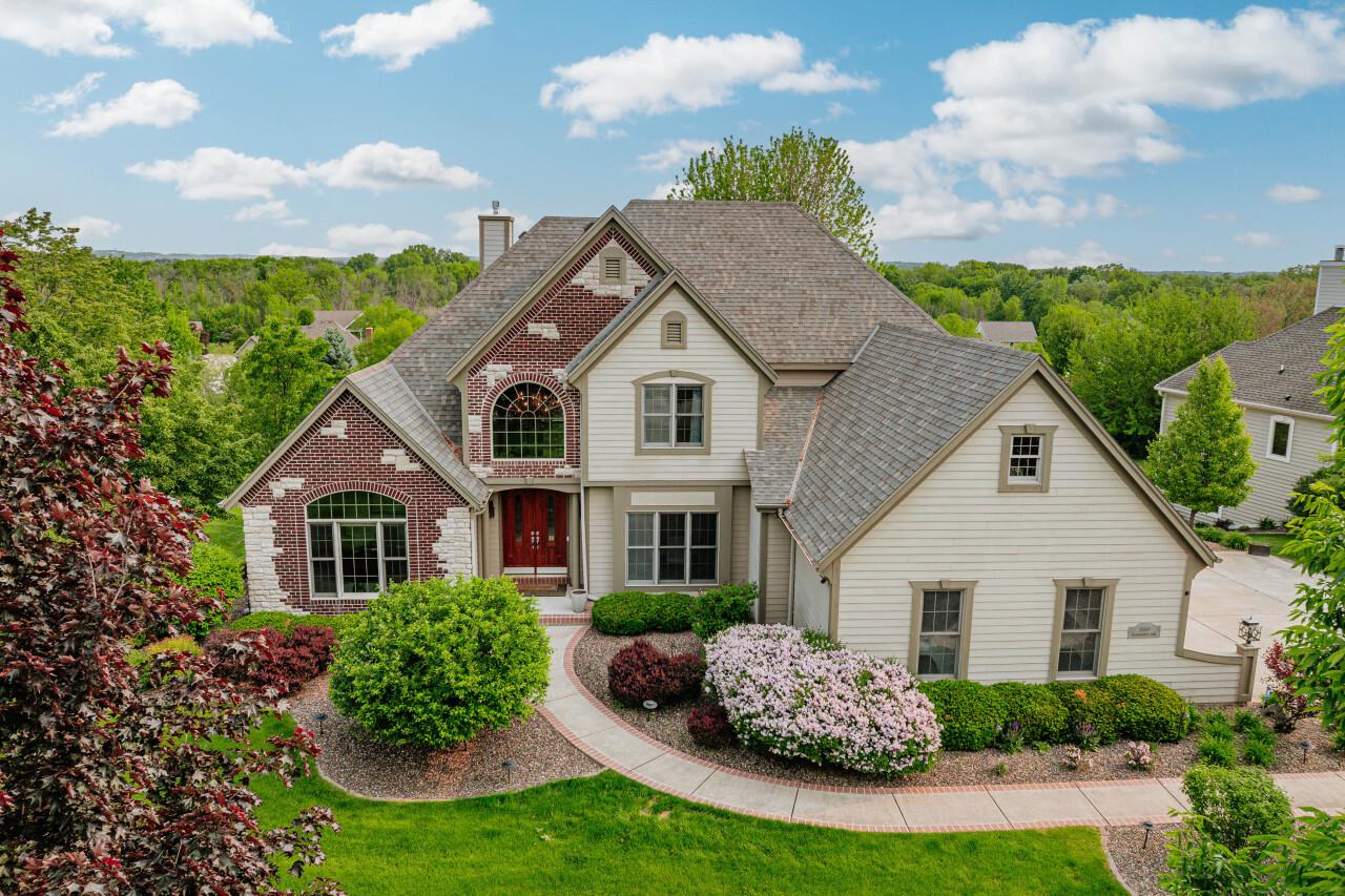 W226N3550 Wethersfield Rd, Pewaukee, WI 53072