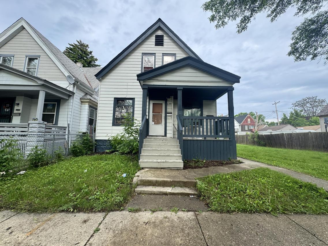 2768 N 34th St, Milwaukee, WI 53210