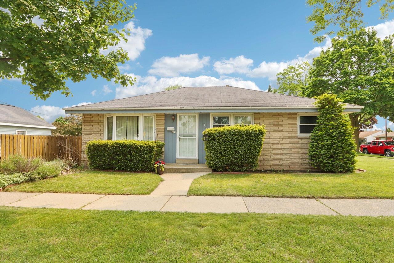 525 W Allerton Ave, Milwaukee, WI 53207