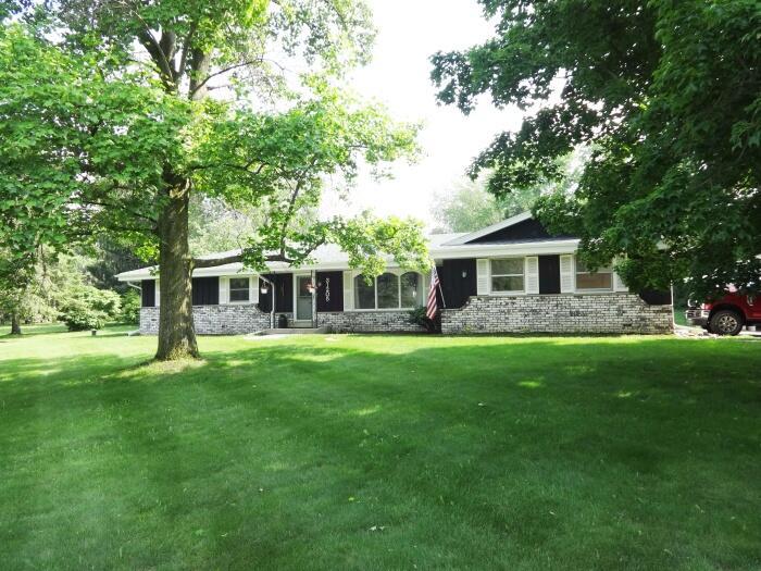 31205 Red Oak Ln, Waterford, WI 53185