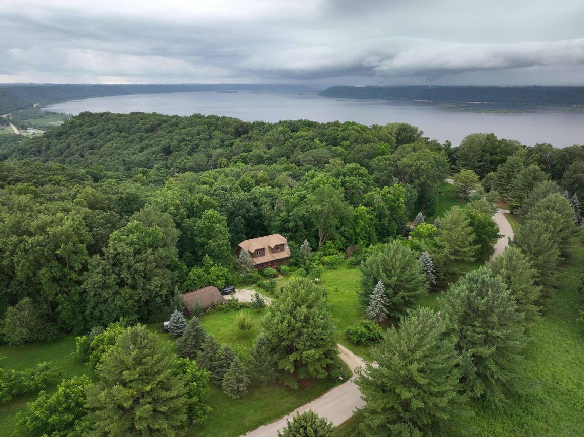 14918 Eagle Ridge, Ferryville, WI 54628