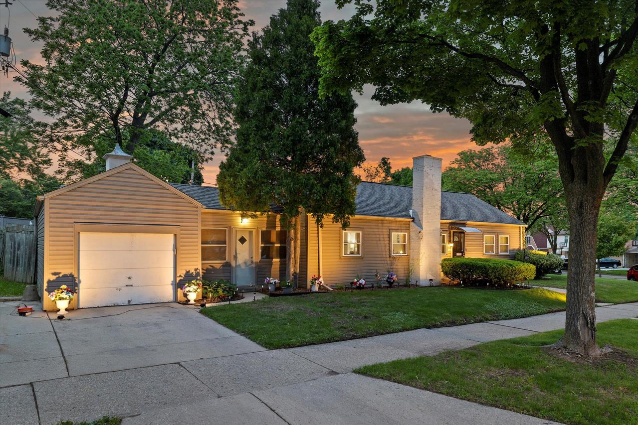 4804 W Roosevelt Dr, Milwaukee, WI 53216