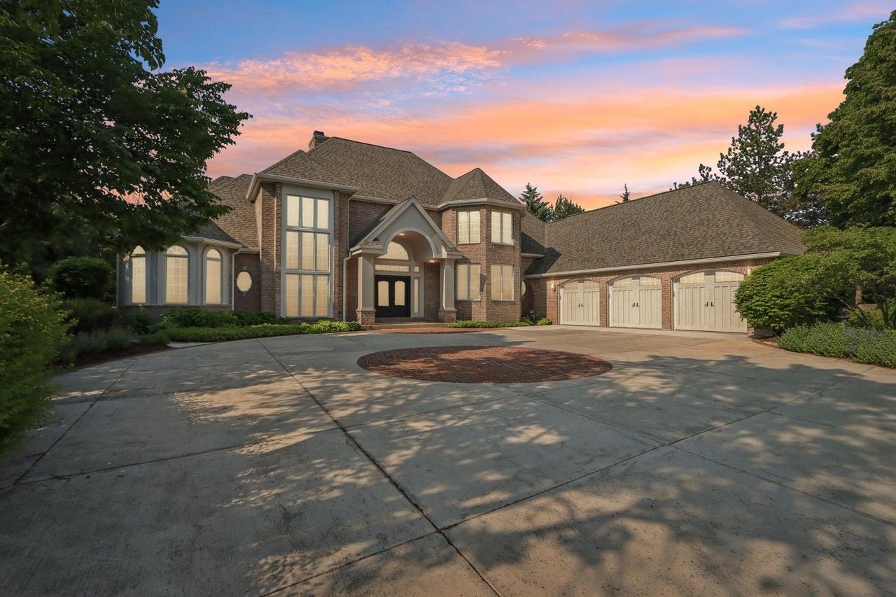 1601 E Cedar Bnd, Hartland, WI 53029