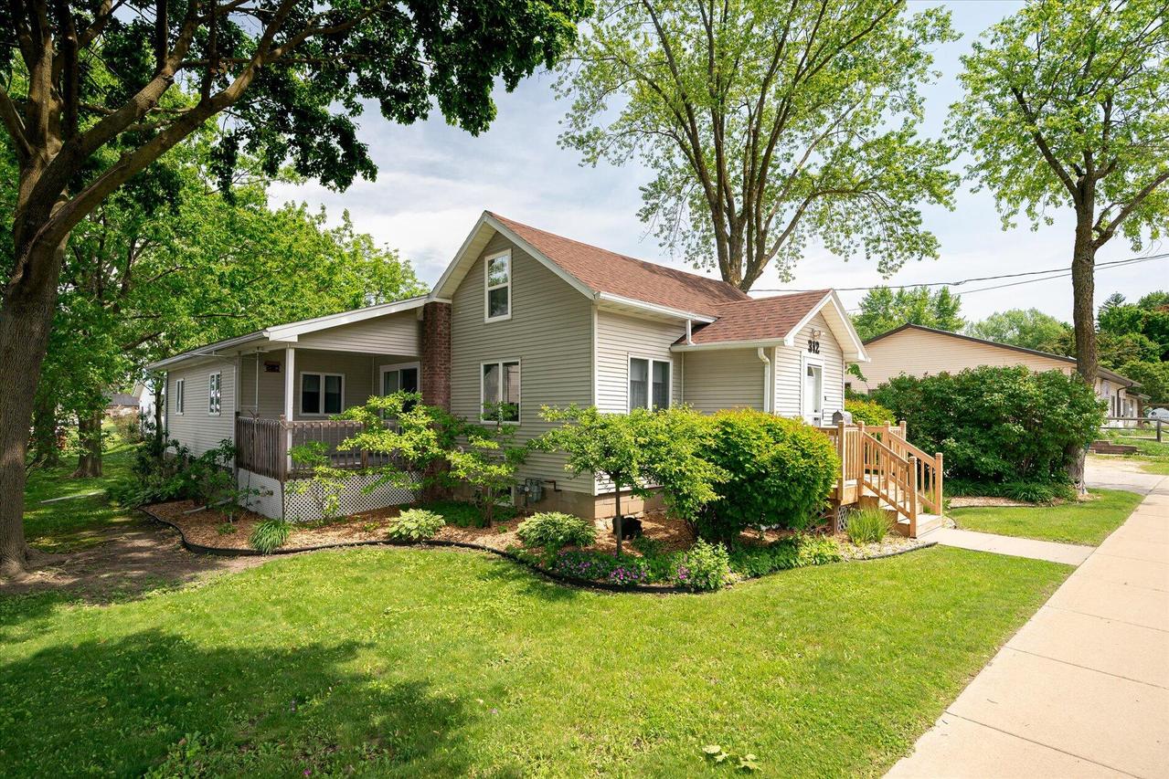 312 E Decker St, Viroqua, WI 54665