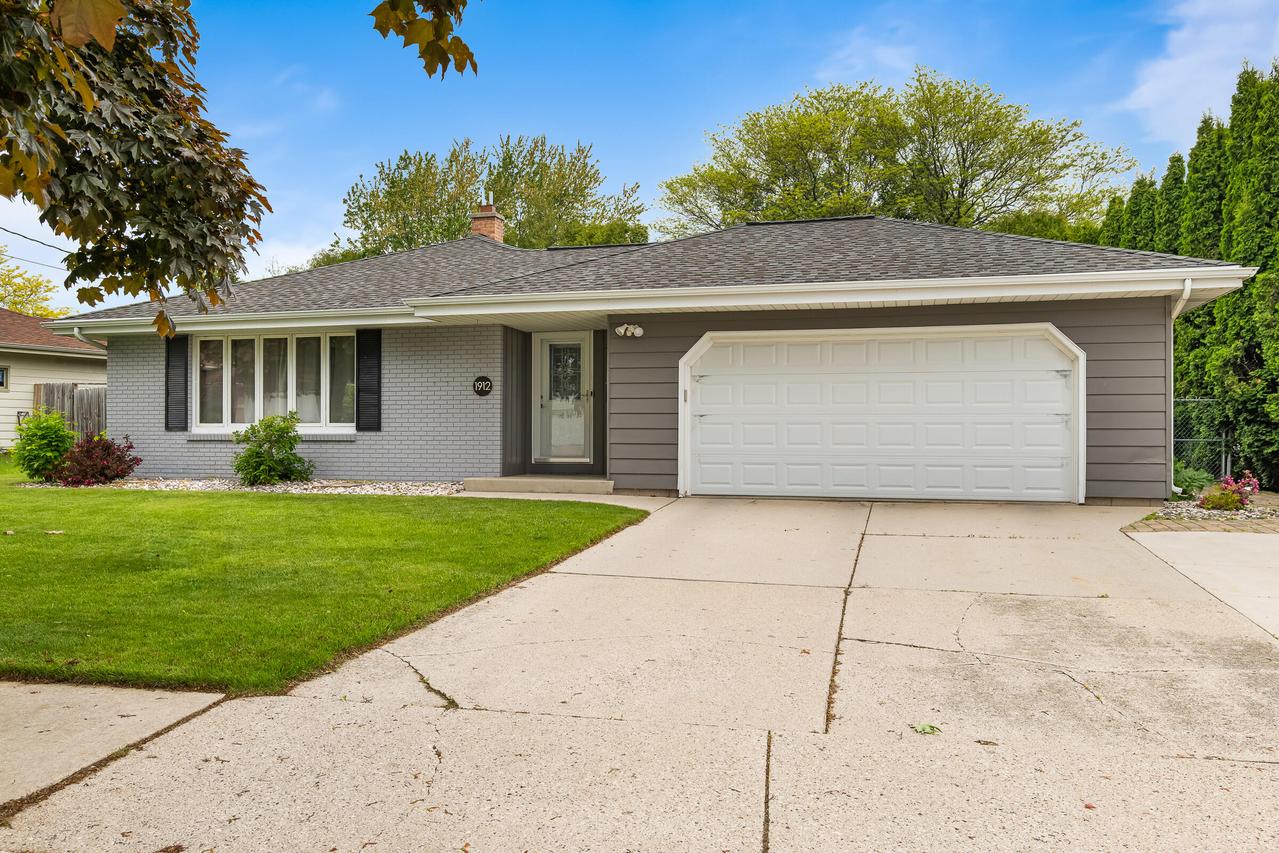1912 Richmond Ave, Manitowoc, WI 54220
