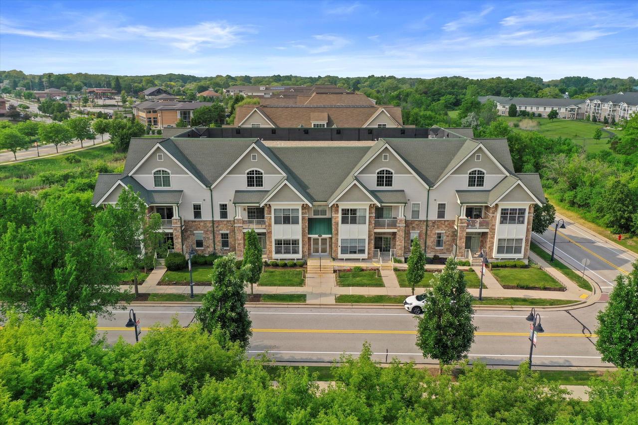 14900 W Wilbur Dr #1202, New Berlin, WI 53151