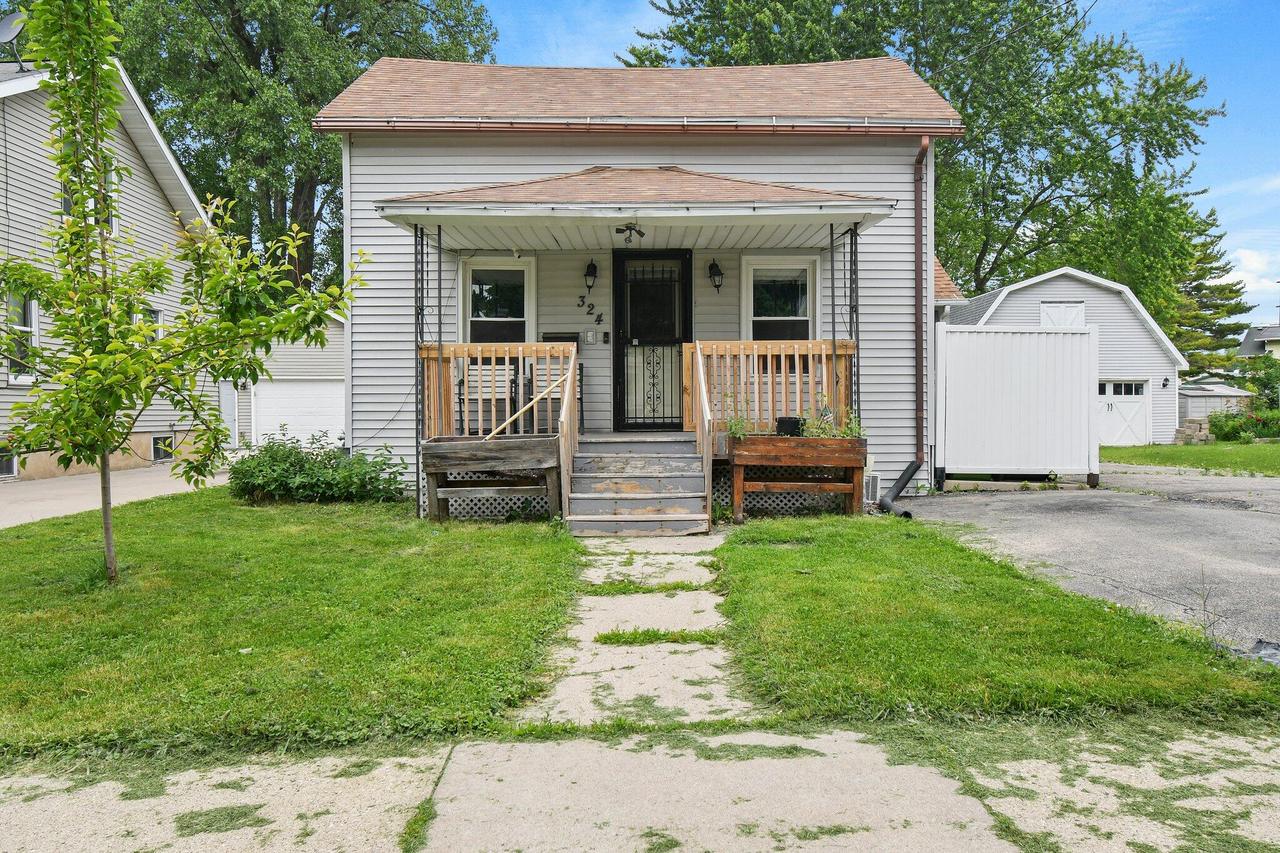 324 N Lincoln Ave, Beaver Dam, WI 53916