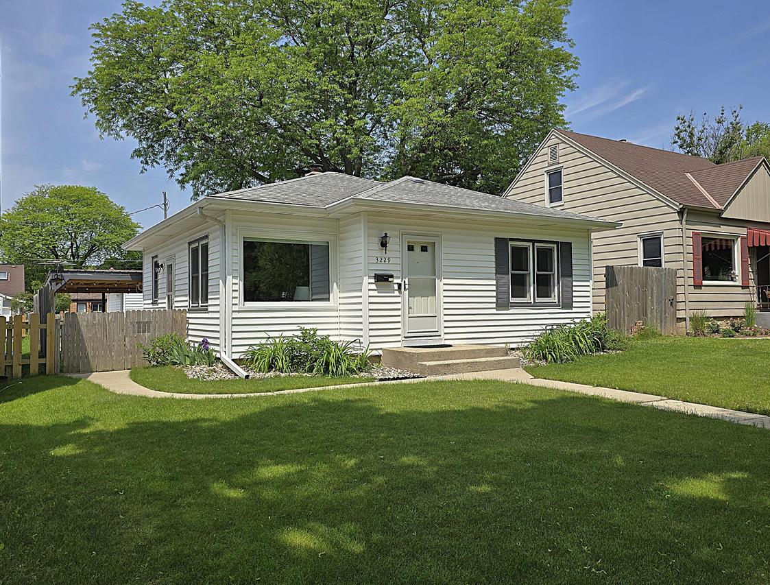 3229 N 78th St, Milwaukee, WI 53222