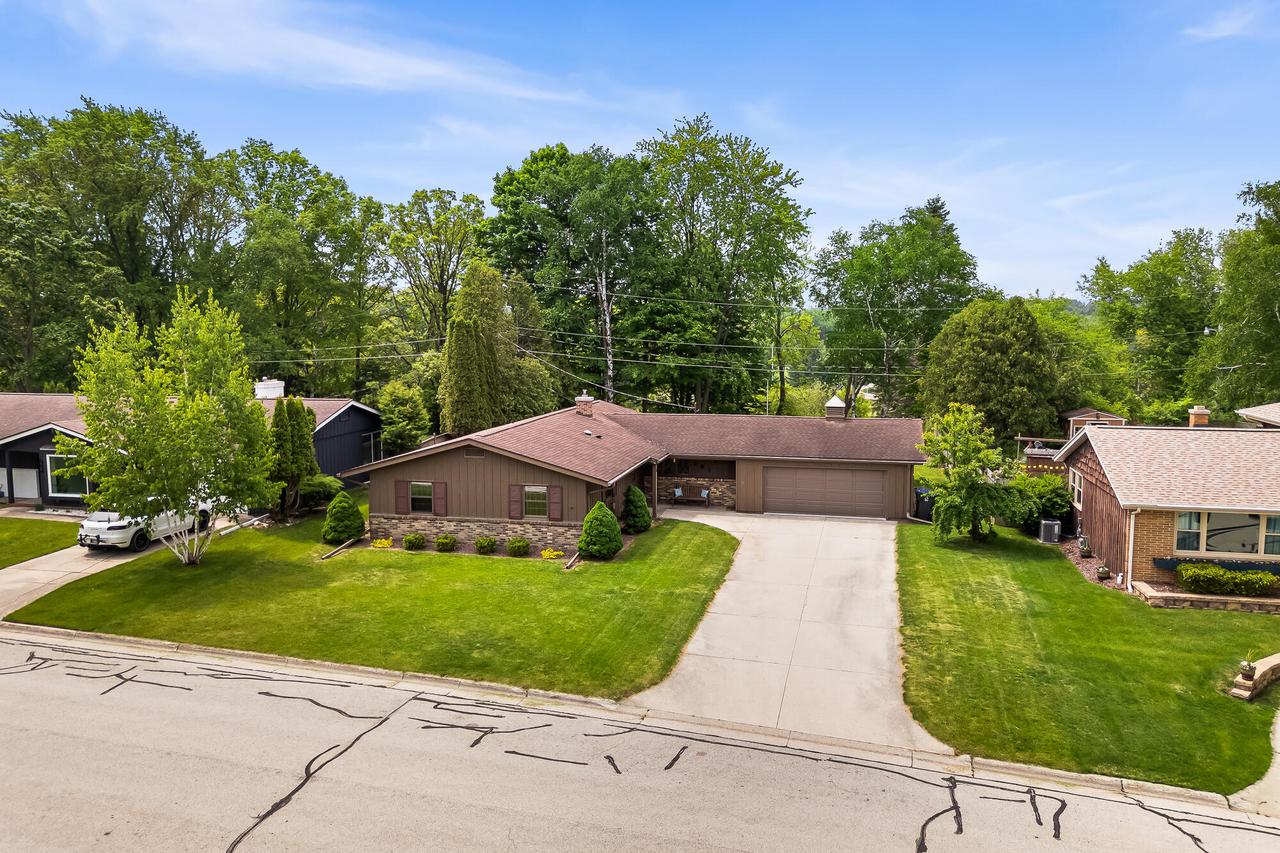 231 Crestwood Dr, Sheboygan Falls, WI 53085