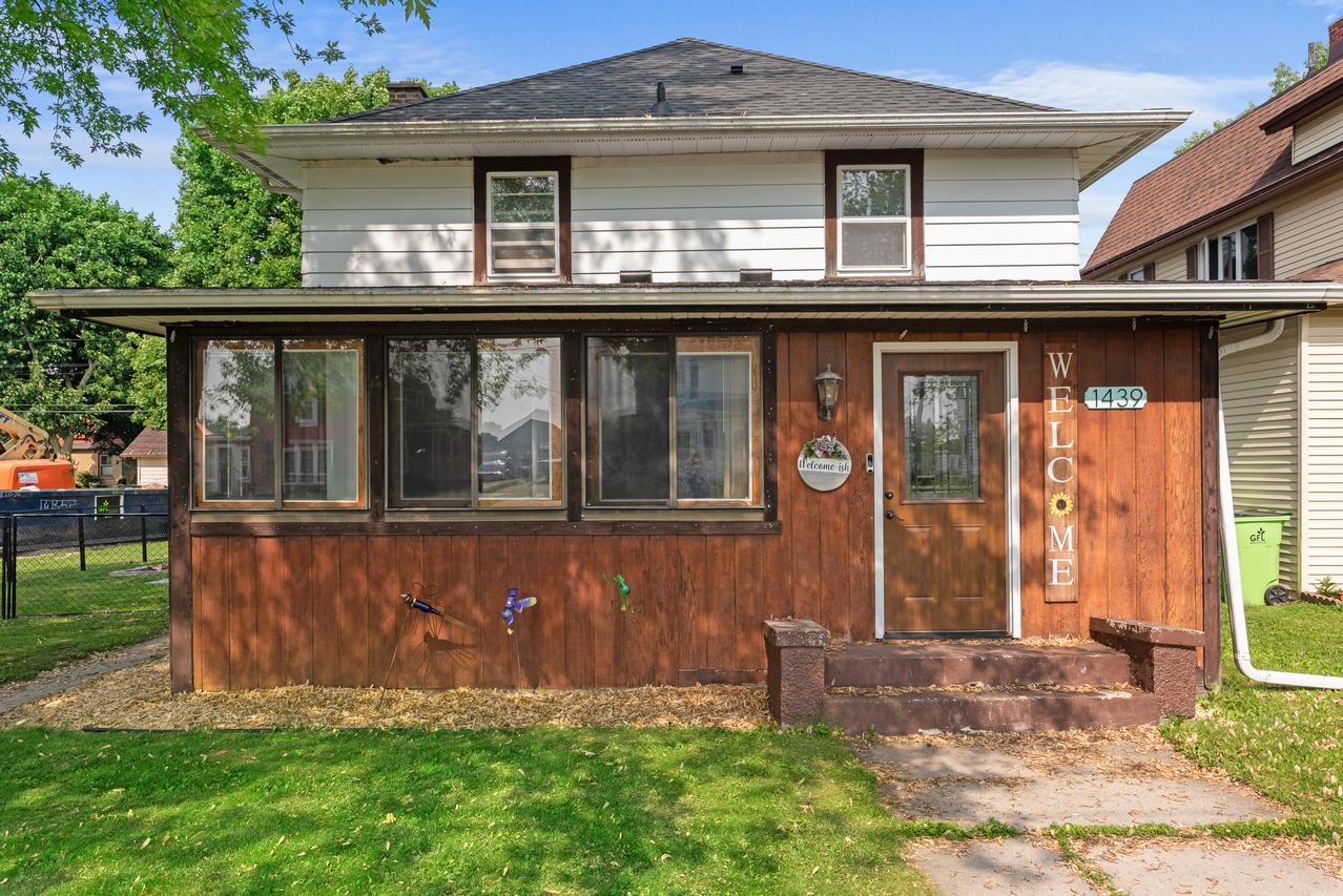 1439 Parkview Dr, Kewaskum, WI 53040