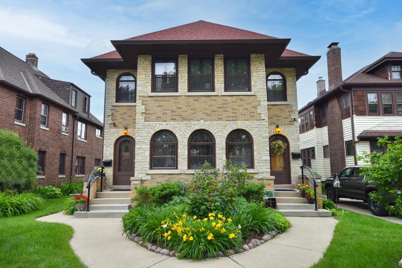 4425 N Cramer St #4427, Shorewood, WI 53211