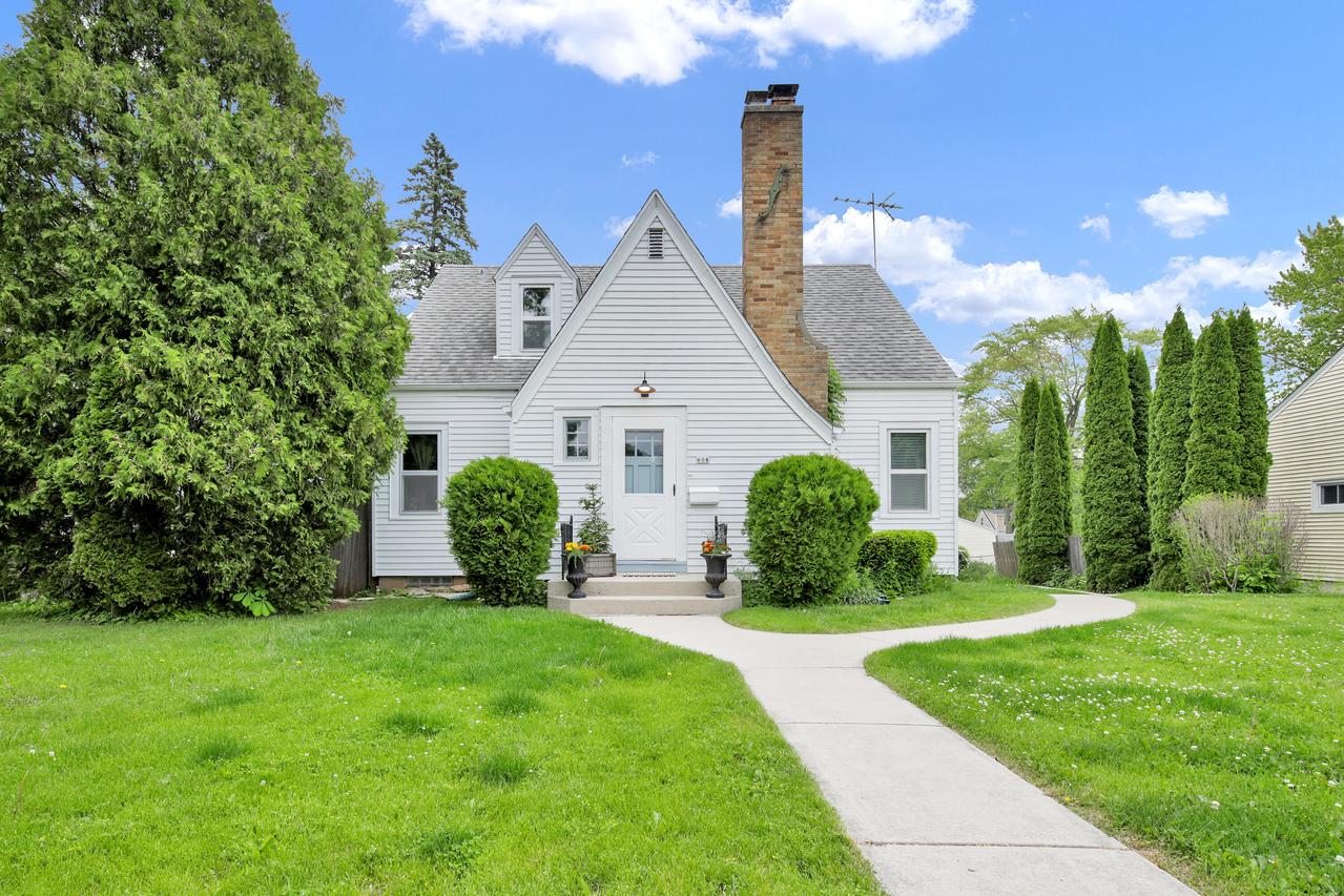 608 N Holden St, Port Washington, WI 53074
