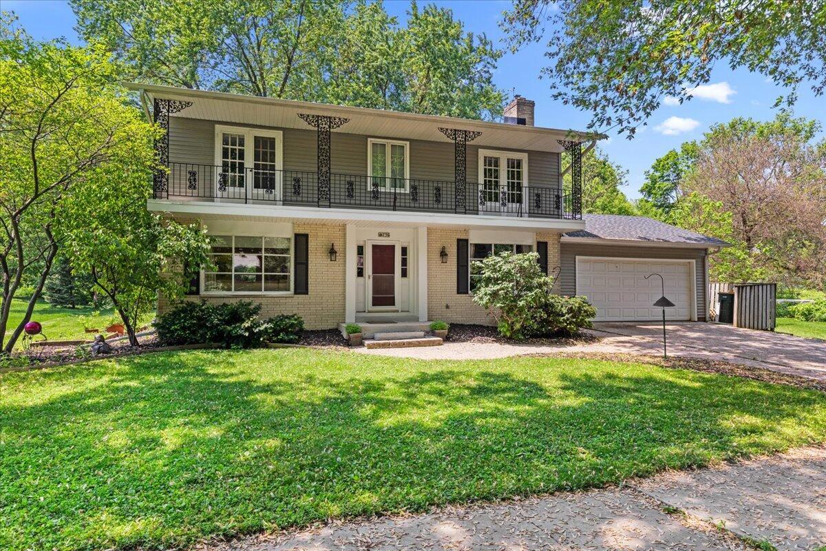 736 Summit Dr, West Bend, WI 53095