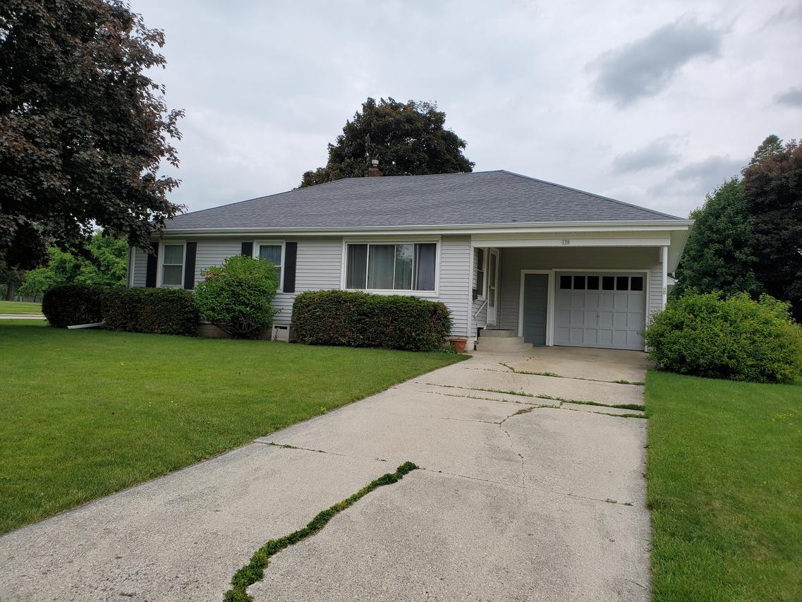 130 W Prospect St, Hartford, WI 53027