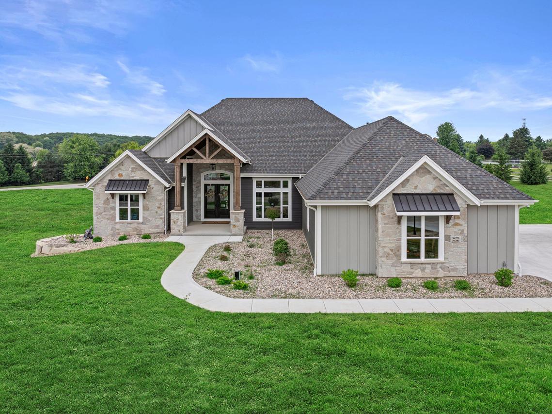 W273N6581 Batterjohn Dr, Lisbon, WI 53089