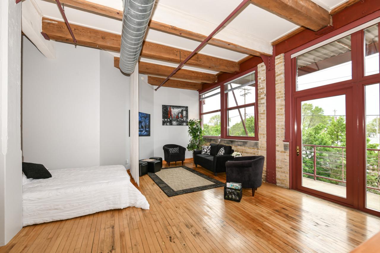 215 W Maple St #308, Milwaukee, WI 53204