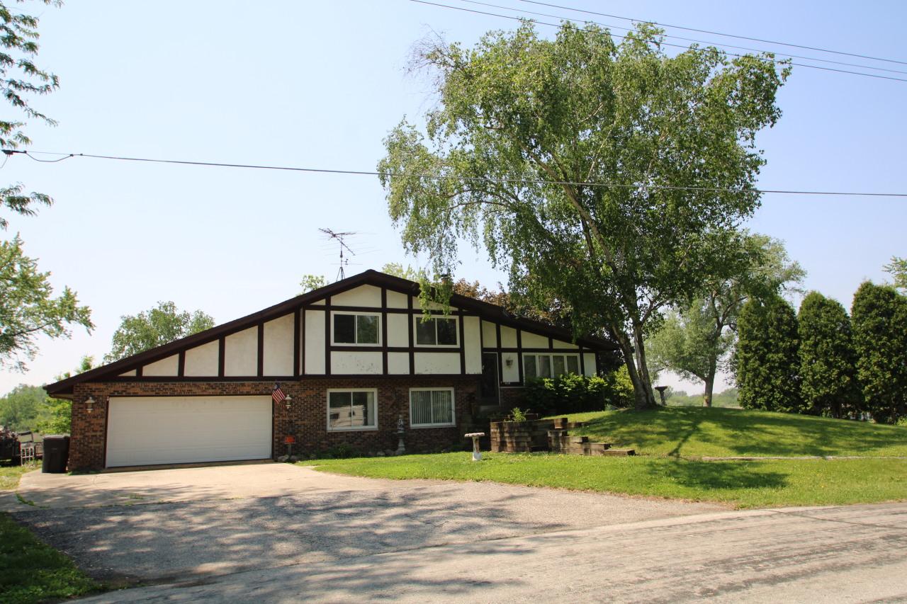 3011 Willow Shores, East Troy, WI 53120