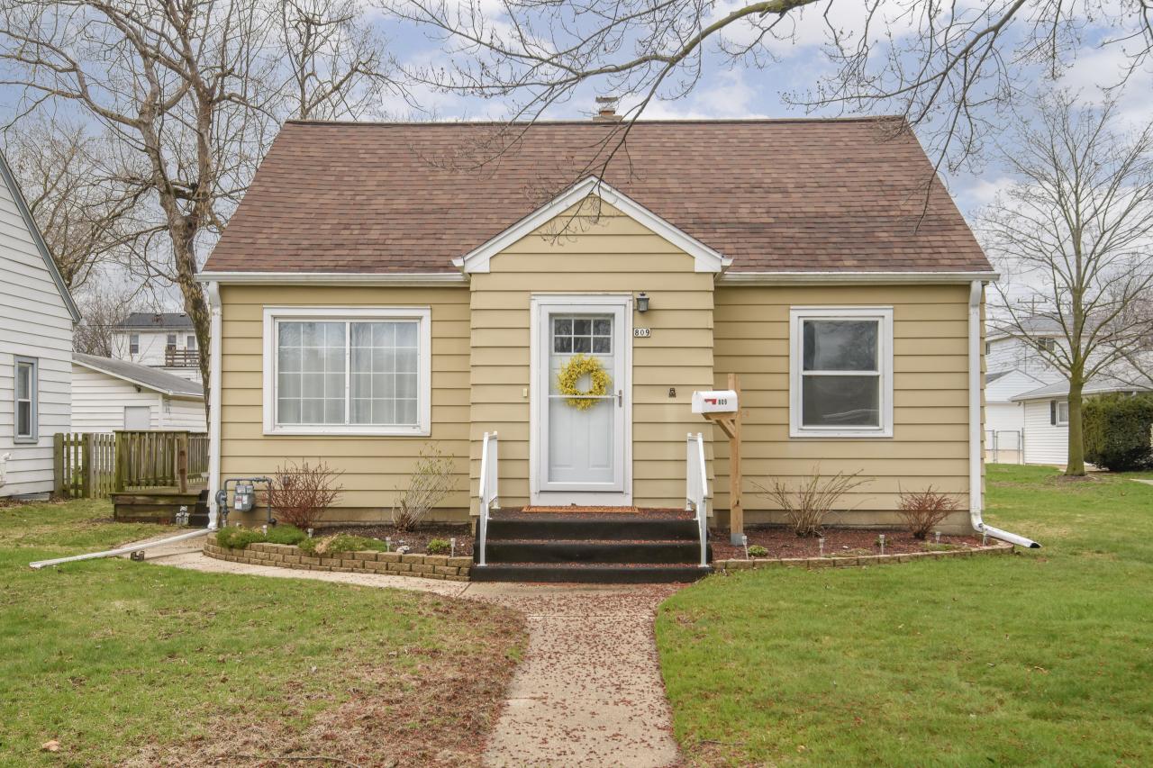 809 S 113th St, West Allis, WI 53214