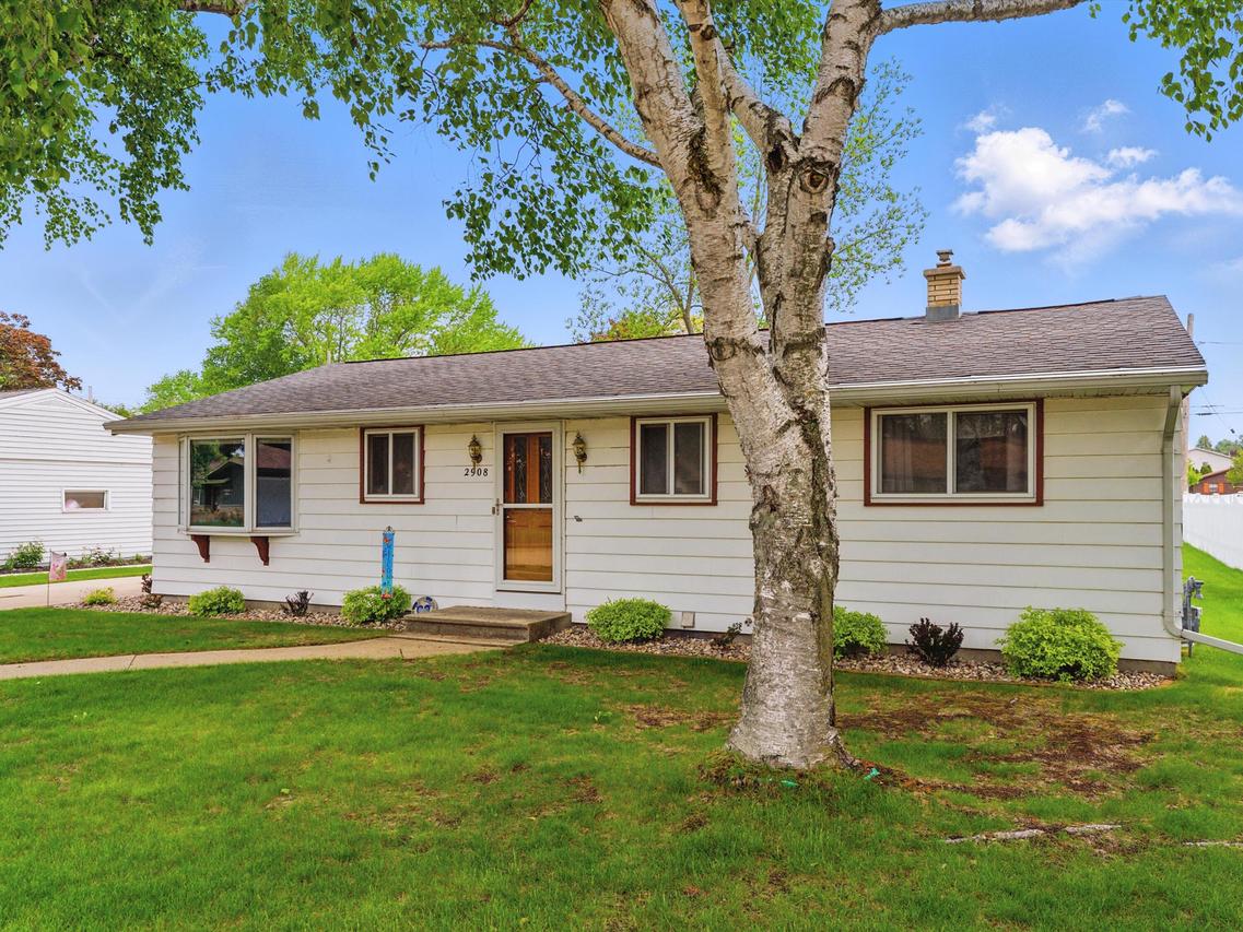 2908 42nd St, Two Rivers, WI 54241