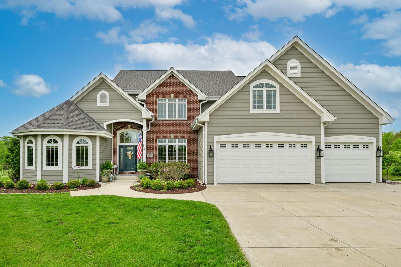 13345 N Laurel Ln, Mequon, WI 53097