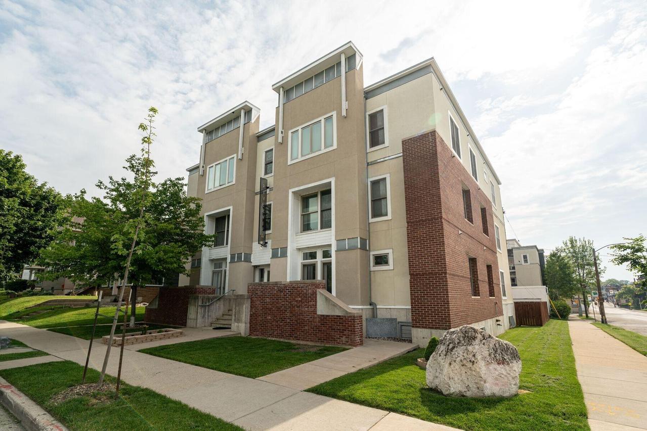 2904 N Cambridge Ave #302, Milwaukee, WI 53211