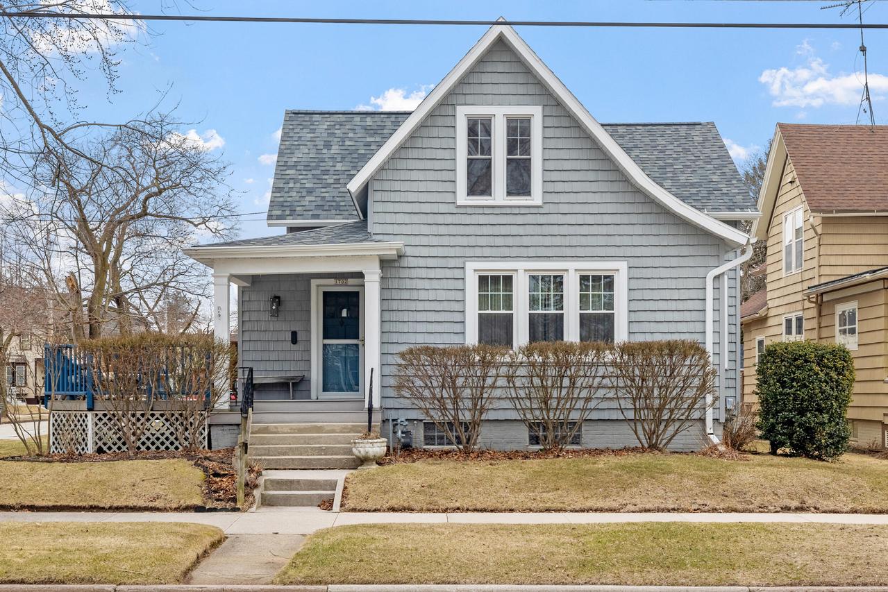 1702 N 7th St, Sheboygan, WI 53081