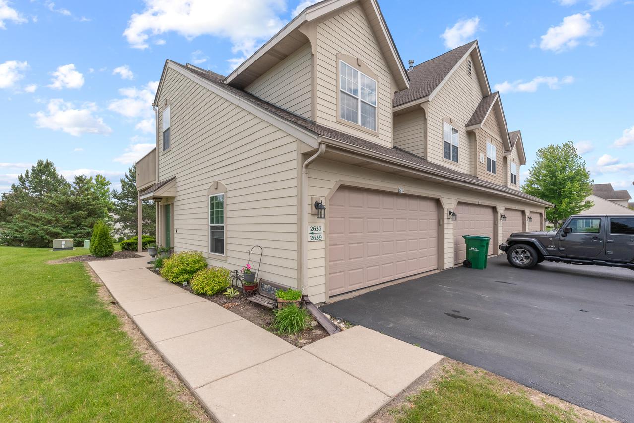 2639 W Honadel Blvd, Oak Creek, WI 53154