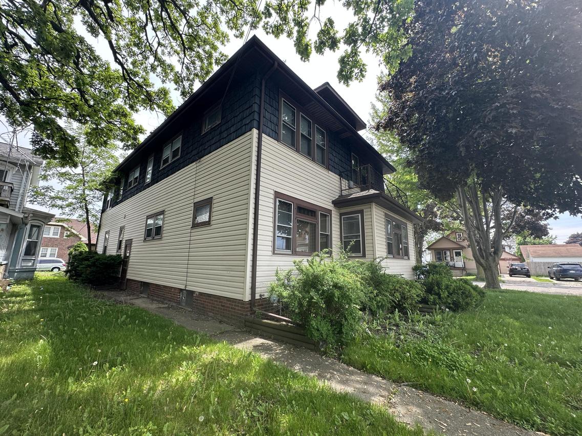2125 Taylor Ave, Racine, WI 53403
