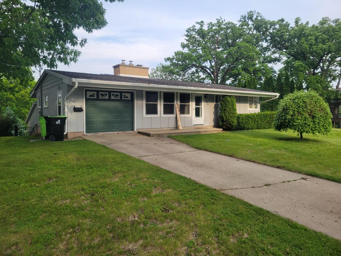 104 Grove St, Mayville, WI 53050