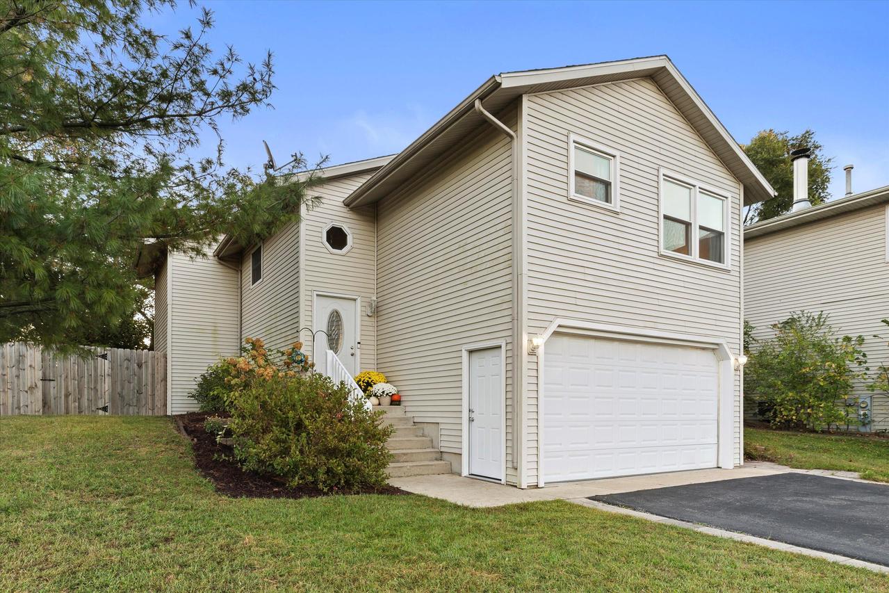940 Rhyners Ln, Twin Lakes, WI 53181