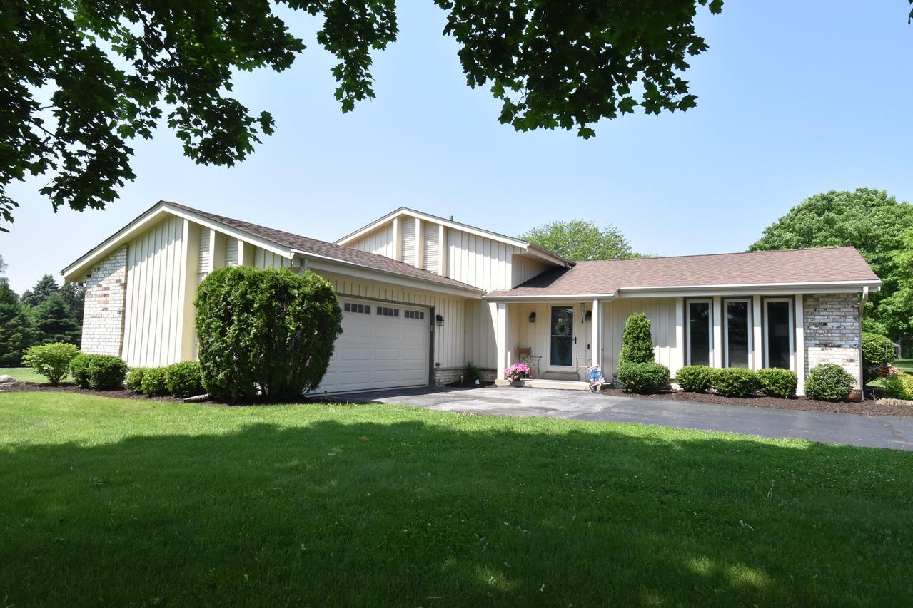 S46W25179 Black Oak Ct, Waukesha, WI 53189