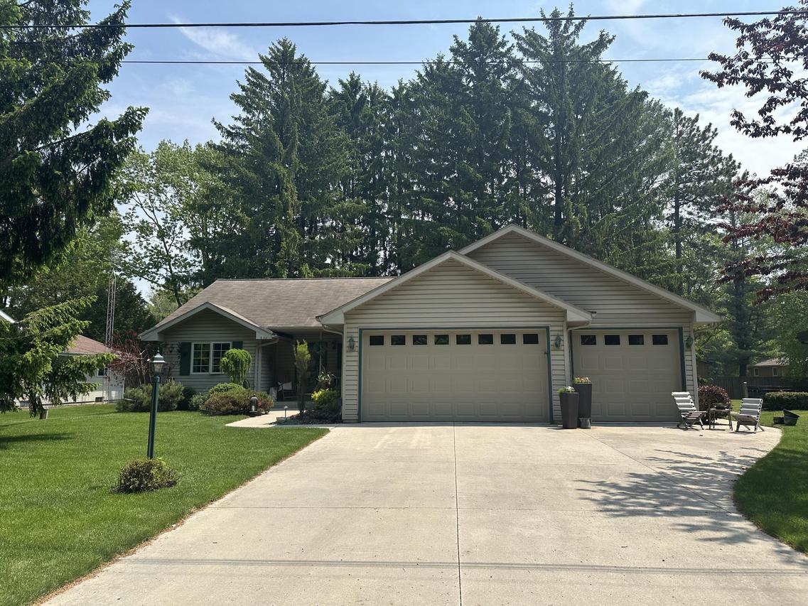 5103 S 9th St, Wilson, WI 53081
