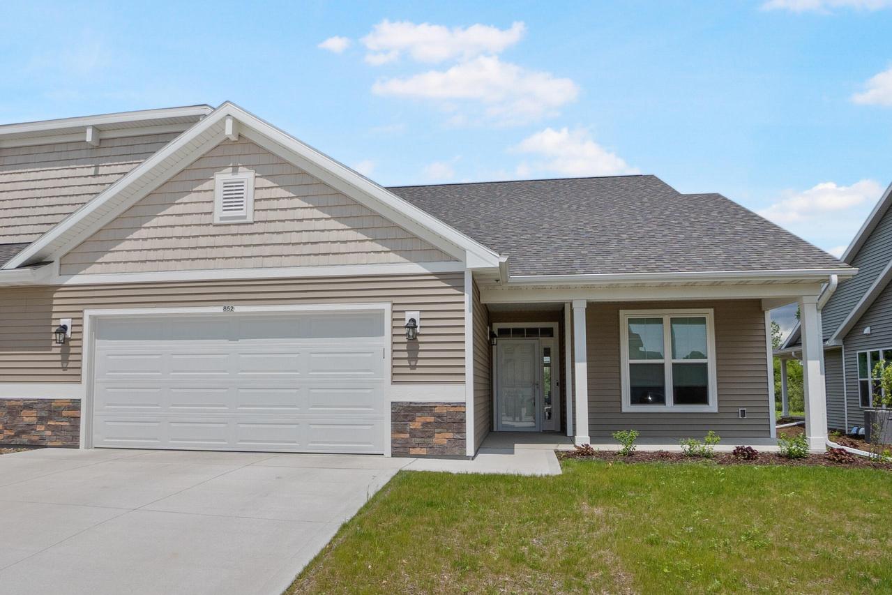 852 Stonecrop Dr, Hartford, WI 53027