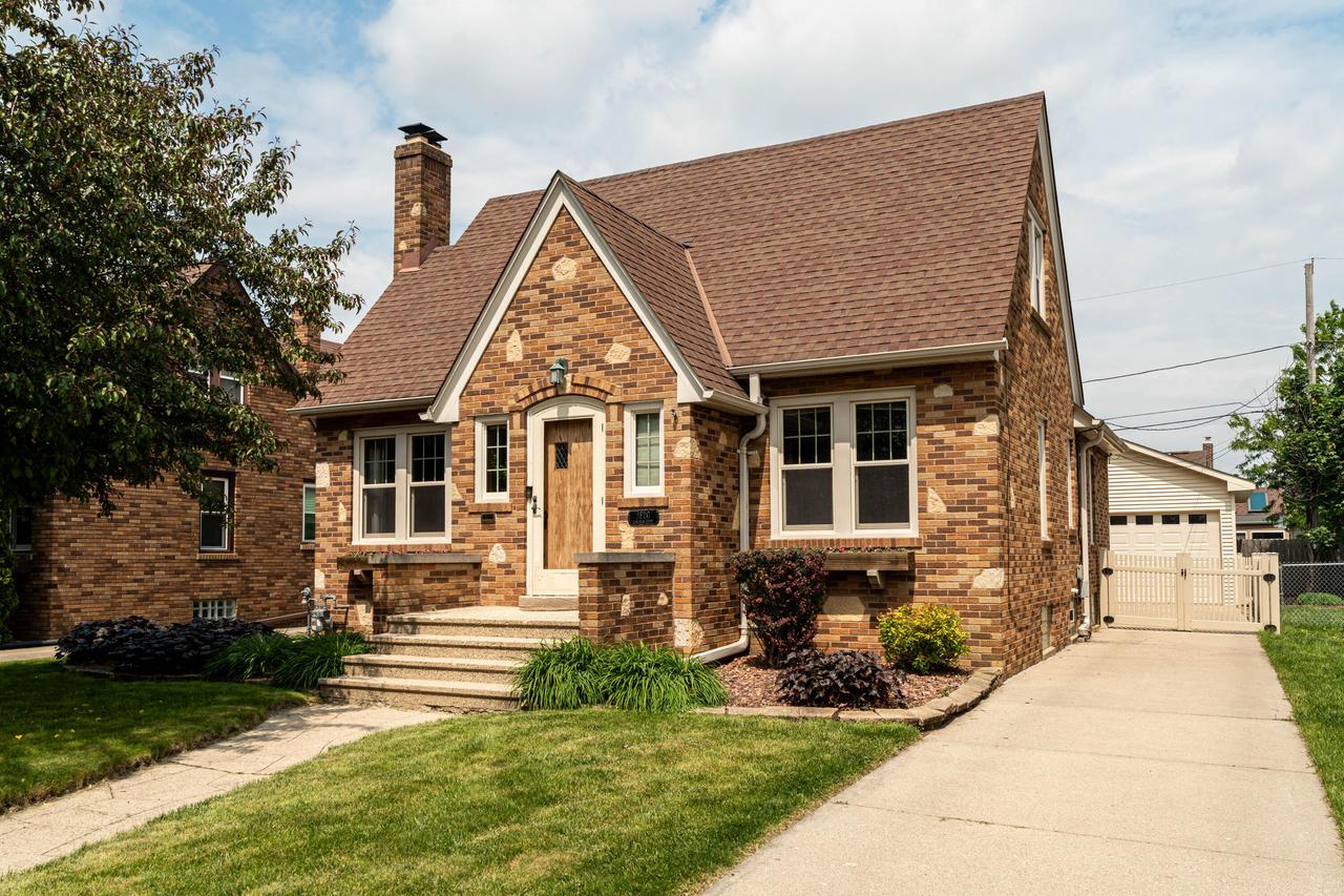 2620 Lincoln Rd, Kenosha, WI 53143