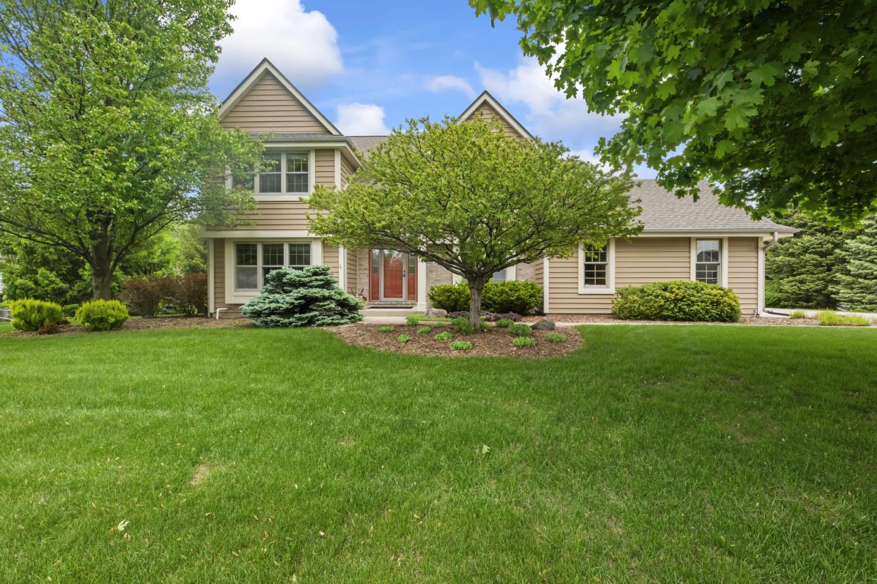 N66W14444 Ash Dr, Menomonee Falls, WI 53051