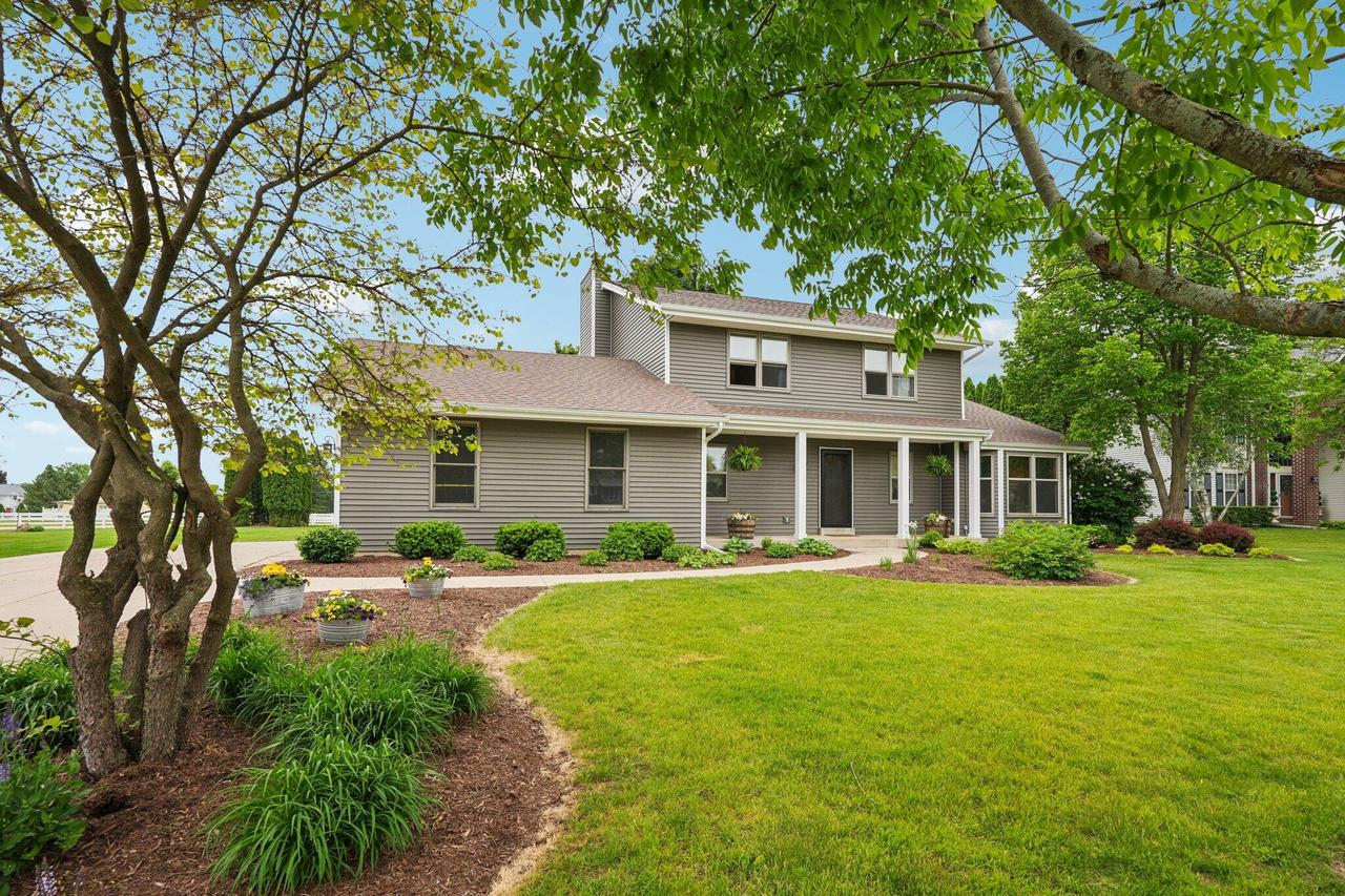 N54W35709 Hill Rd, Oconomowoc, WI 53066