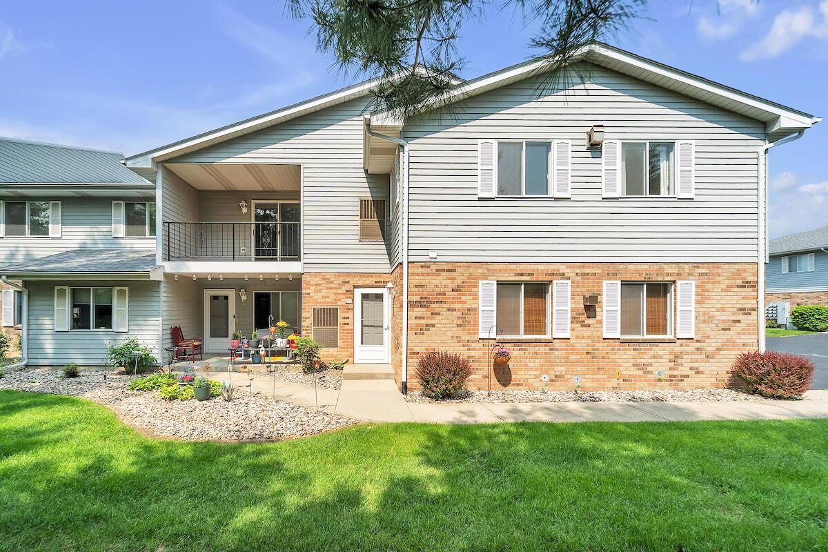 1203 N Sunnyslope Dr #203, Mount Pleasant, WI 53406
