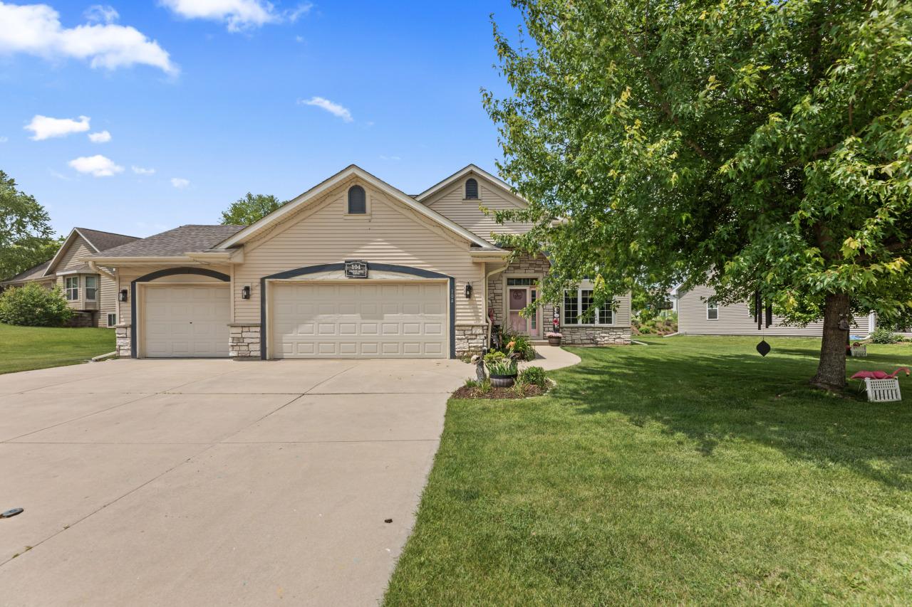 104 Chapel Hill, Johnson Creek, WI 53038