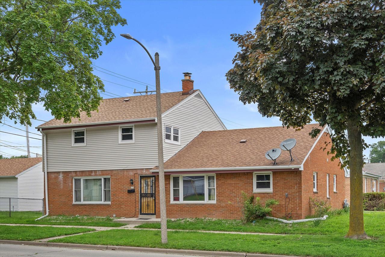 436 E Morgan Ave #438, Milwaukee, WI 53207