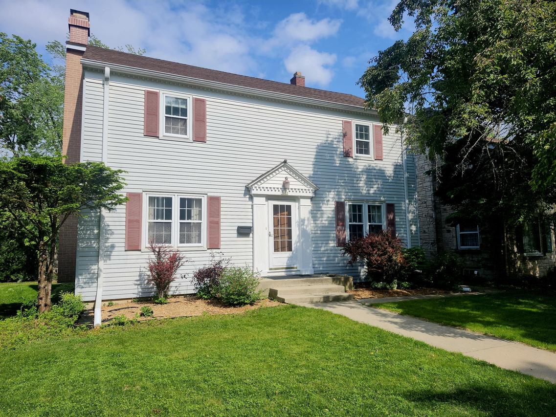 3330 S 47th St, Greenfield, WI 53219