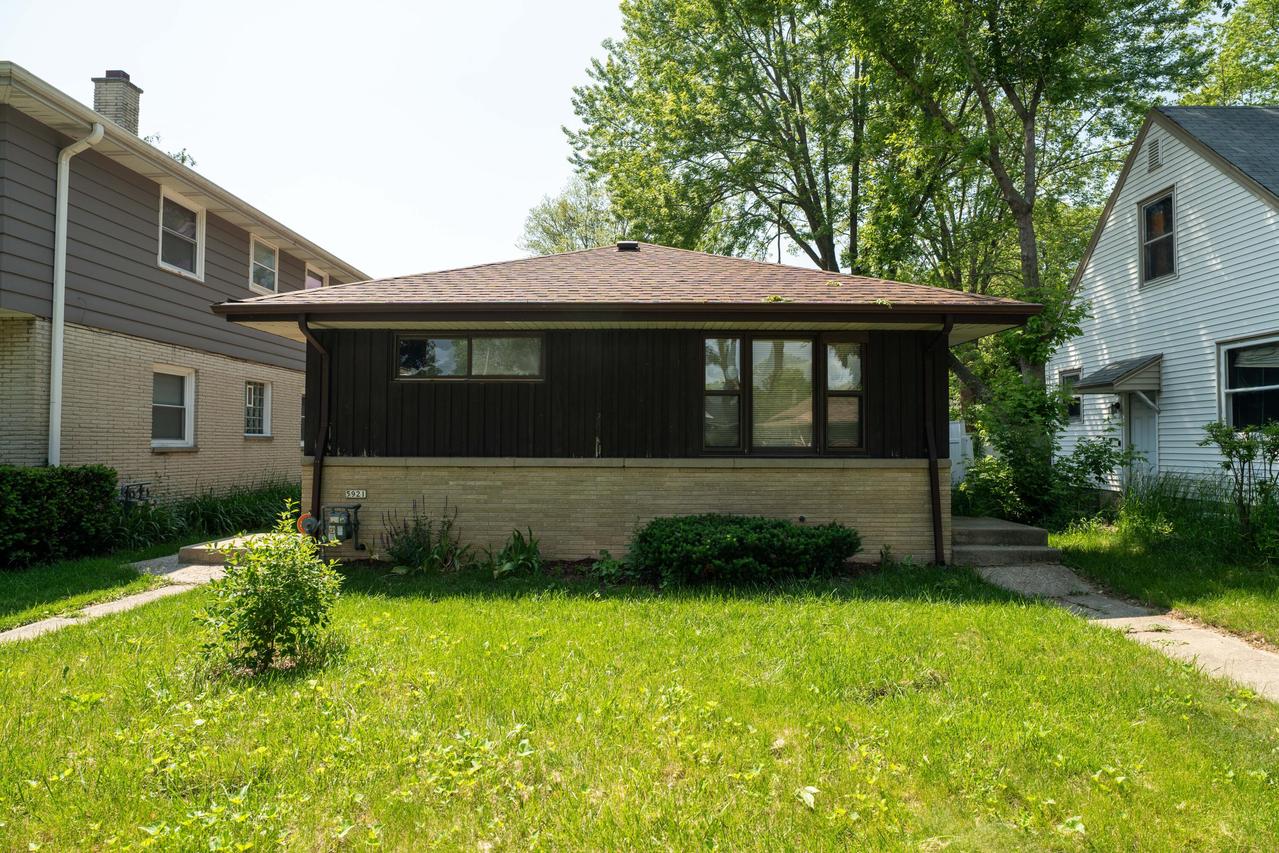 5921 N 66th St, Milwaukee, WI 53218