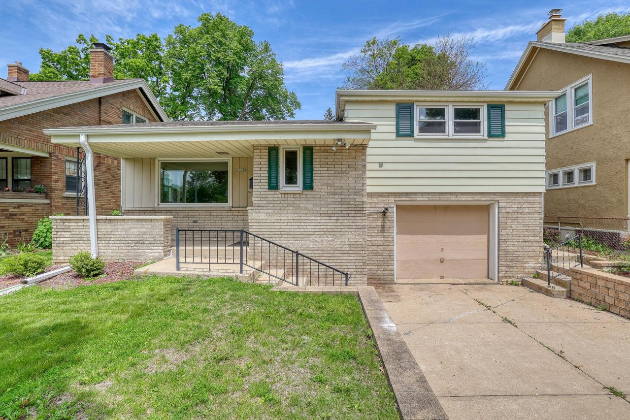 4828 W Wisconsin Ave, Milwaukee, WI 53208