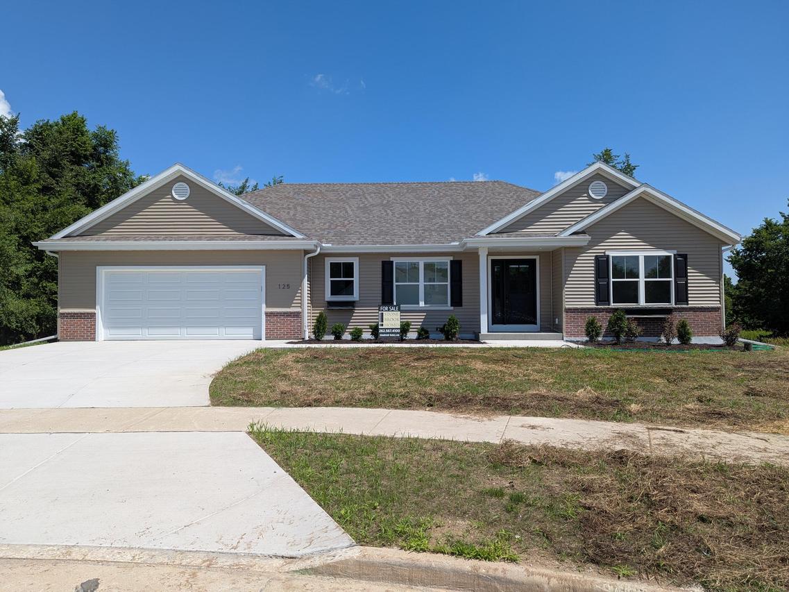 125 Vista Del Parco Dr, Sullivan, WI 53178