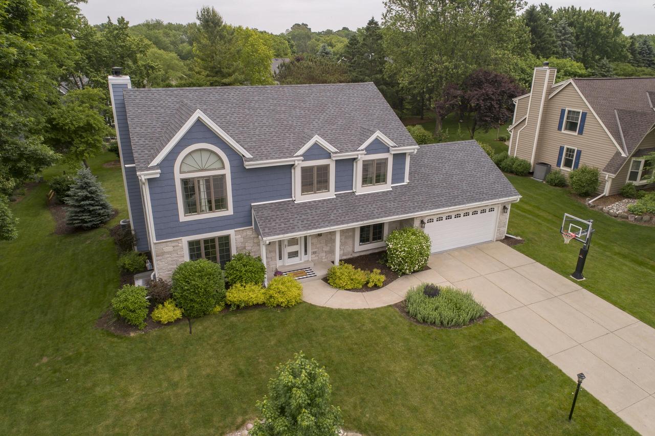 W277N2764 Chicory Ln, Pewaukee, WI 53072