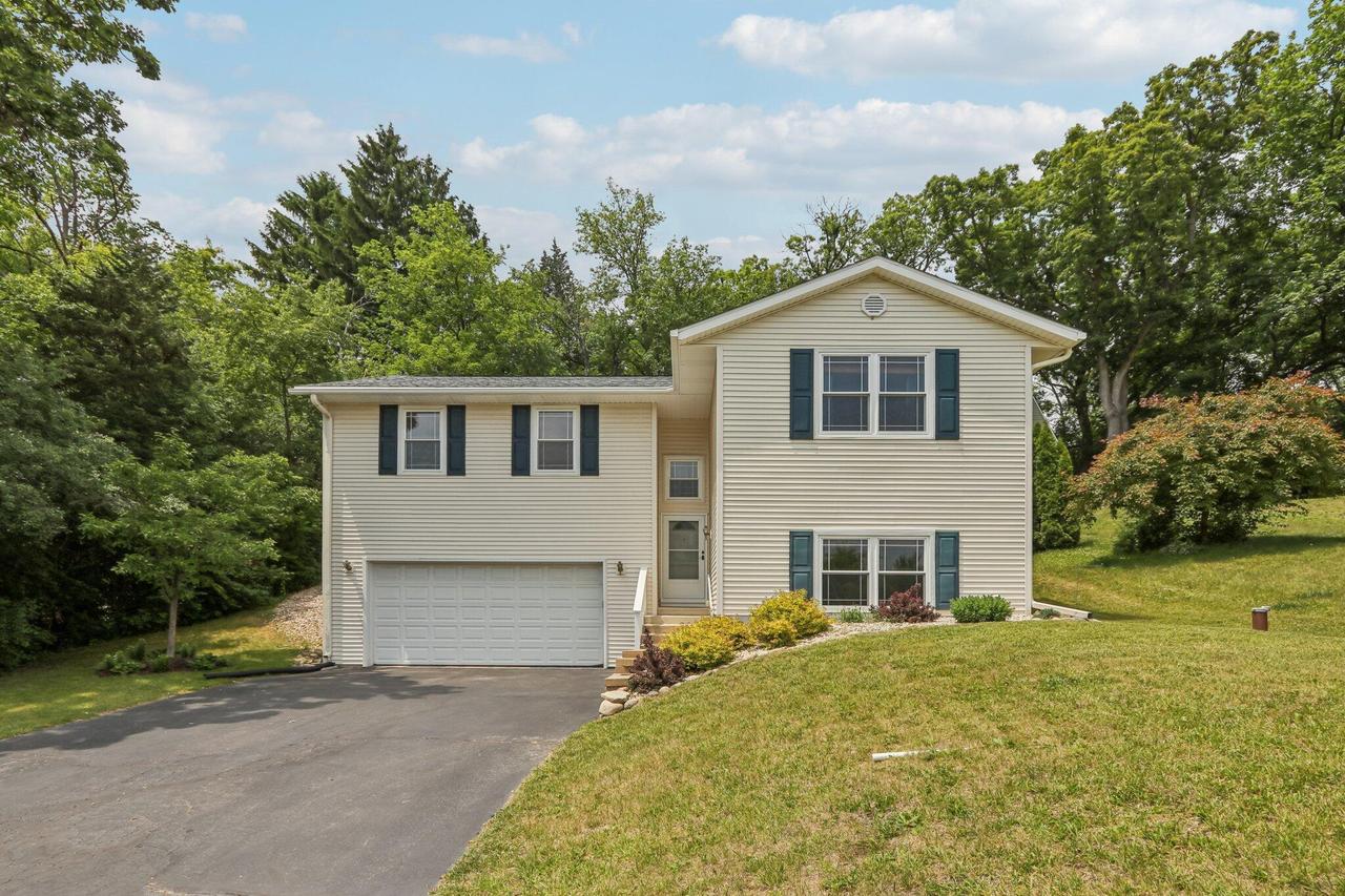 34116 Valley Dr, Burlington, WI 53105