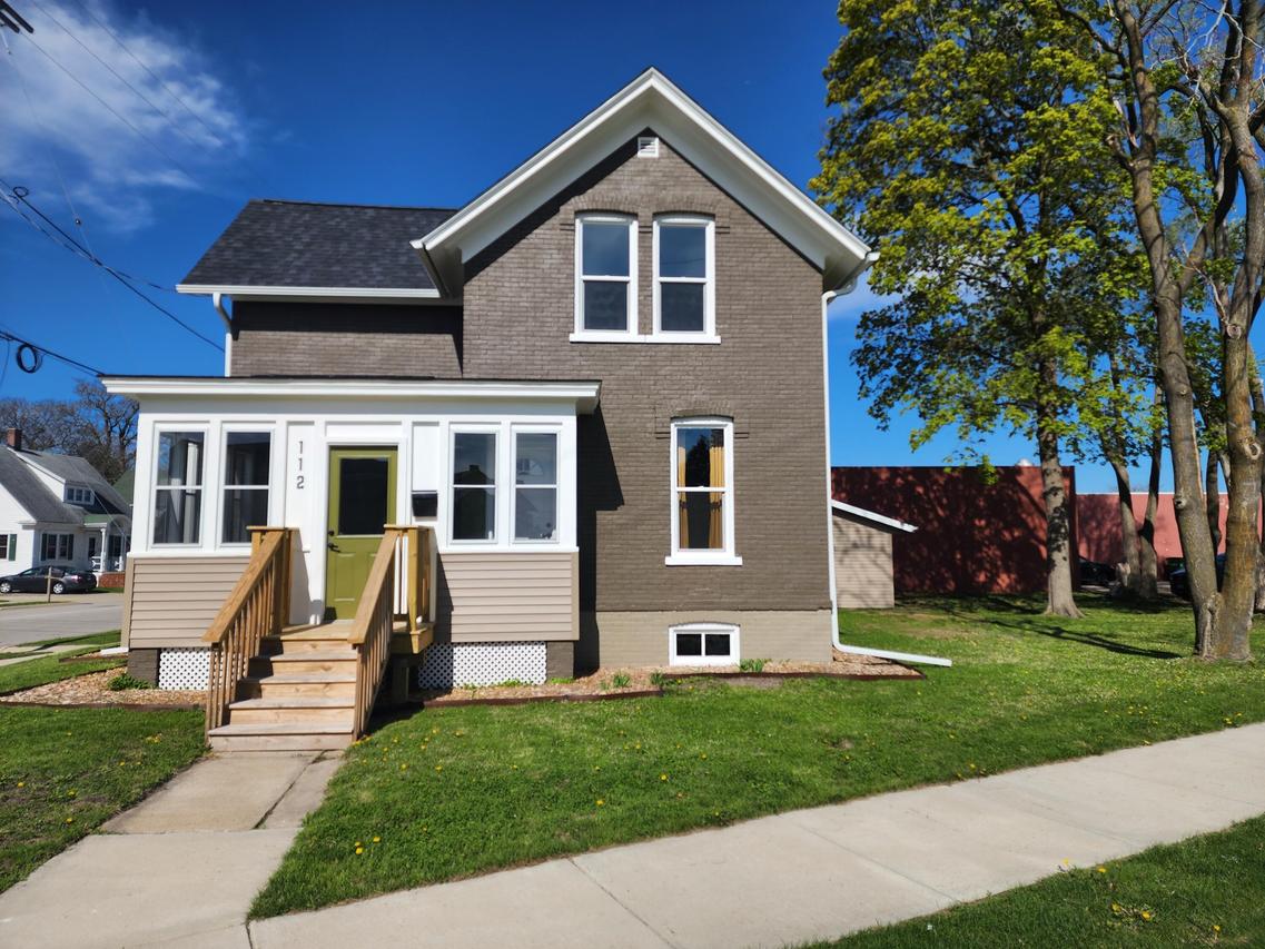 112 College Ave, Watertown, WI 53094