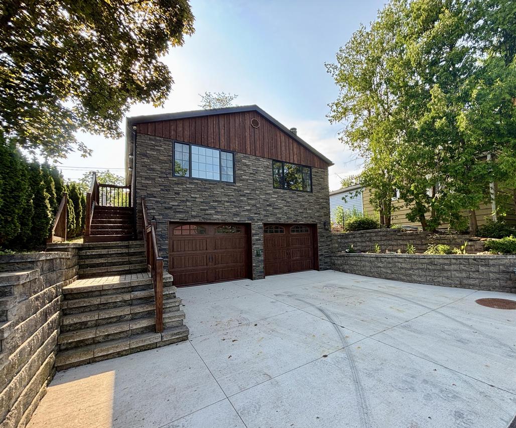 W341N4803 E Lindy Ln, Oconomowoc, WI 53058
