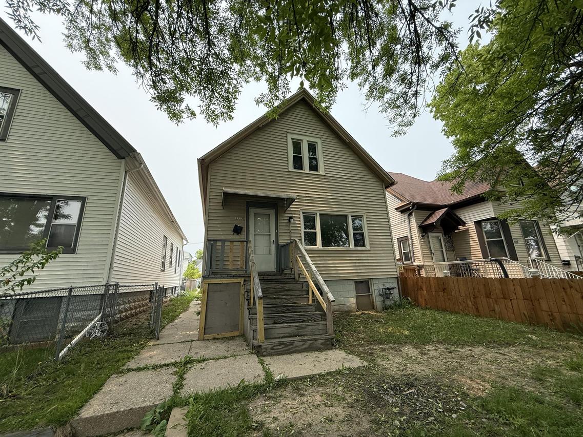 1525 S 21st St #1525A, Milwaukee, WI 53204