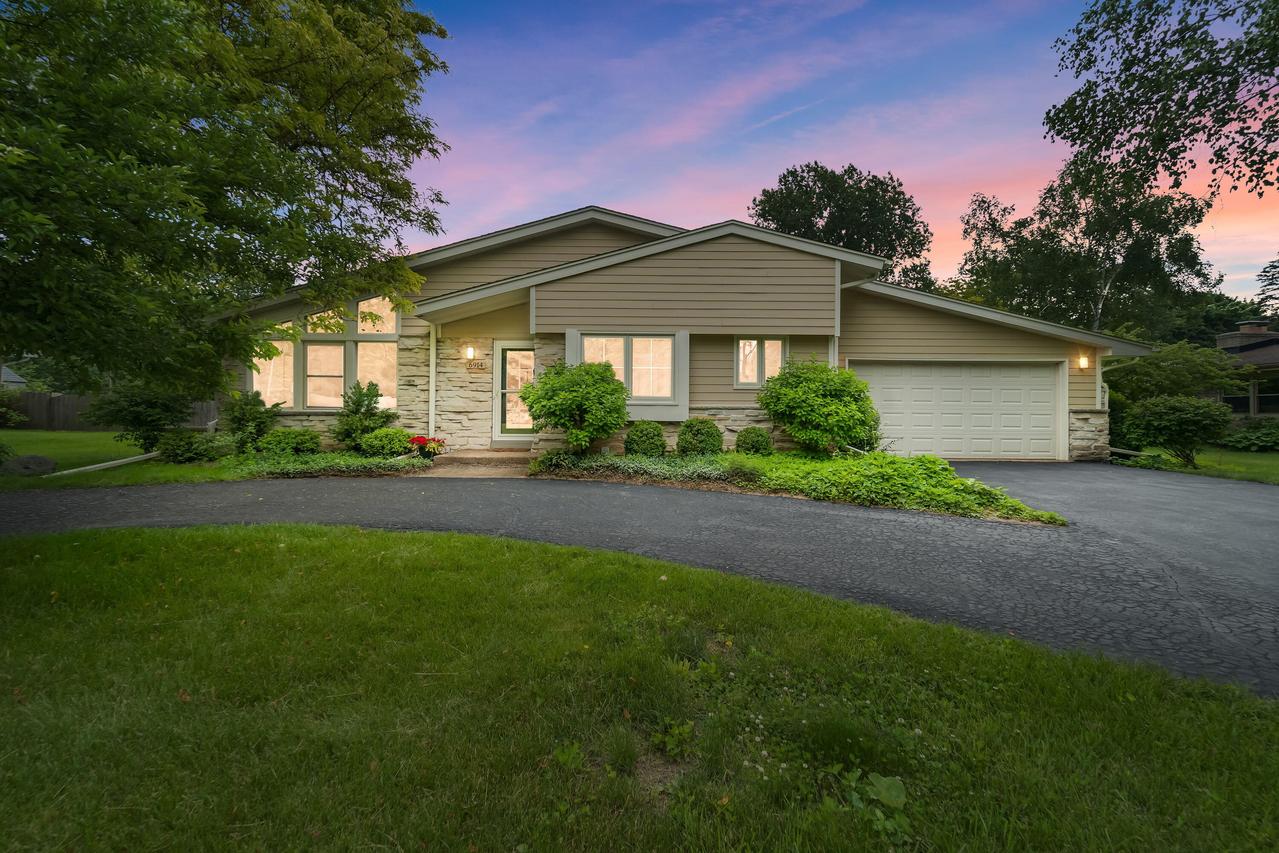 6914 N Bethmaur Ln, Glendale, WI 53209